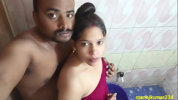 महिला वर्कर को टॉयलेट में ही चोद डाला