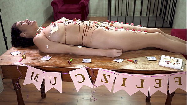 Orgia de cumpleaños con una venezolana caliente y sus amigos