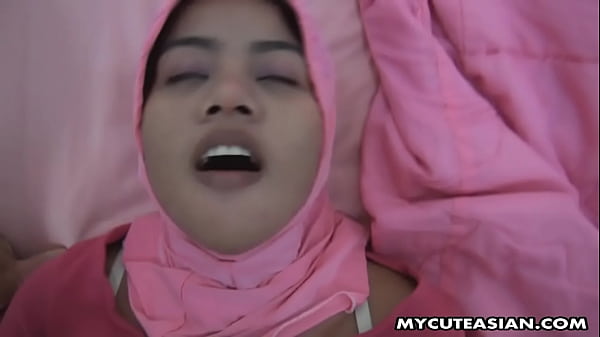 Sexy Arab with wet pussy gets a good fucking POV