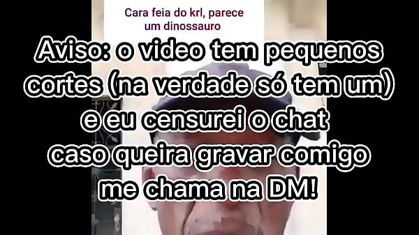 Tava morrendo de calor e resolvi tirar minha camisa mais essa puta queria logo sexo