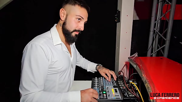 We meet two very hot girls in the Swinger Club. Anal and DP.