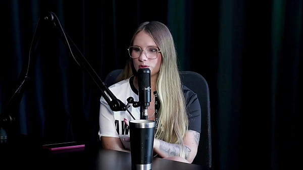 Começou como modelo depois de se fazer ser demitida, fez vídeos de sexo hot, a família aceita bem, e quando gravou com mulheres… – Naty Varga (SHEER/RED)