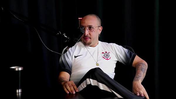 Como surgiu a ideia do nome, era caminhoneiro e garoto de programa, e sobre o policial federal… – Thiago Barão (SHEER/RED)