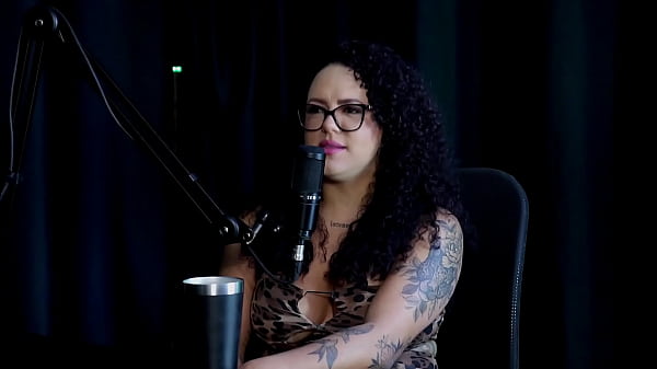 Foi para um hotel fazer fotos sensuais, a família aceitou mas o irmão ficou com ciúmes, não gosta de estereótipos, e quando fez com uma mulher… – Brunna Sweet (WATCH ON: SHEER/RED)