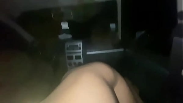 Follando con mi novia en el auto