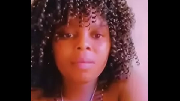 Mi negra me enseña las nalgas