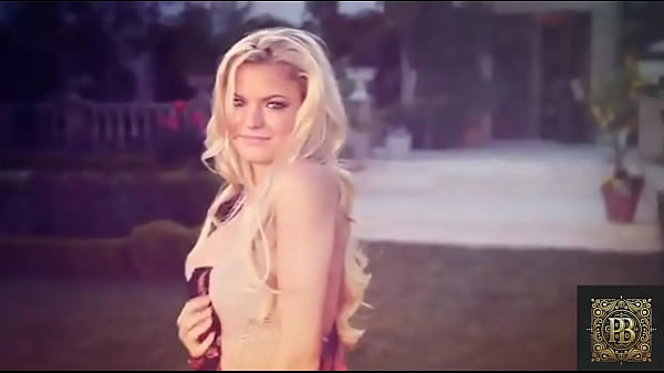 Swimming pool Solo Naked