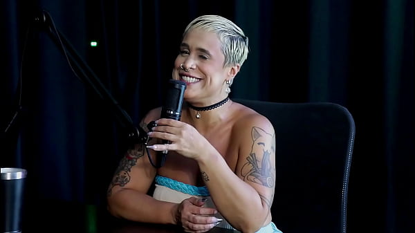 Tem um público misto, é MILF, pegou um que brochou e já passou muita raiva, por isso escolhe suas batalhas – Just Joana (WATCH ON: SHEER/RED)