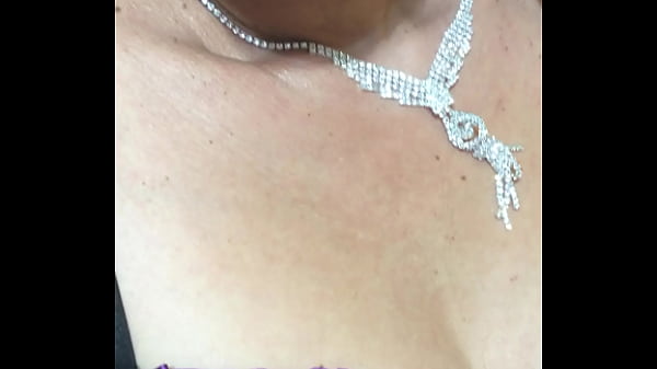 Betsy bien caliente pidiendo leche por cam