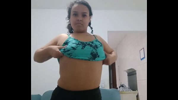 CHEIA DE FOGO NA BUCETINHA ME EXIBO GOSTOSINHO PARA A CAMERA E ME TOCO