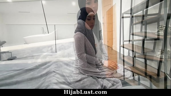 Hijab Teen Watching American Porn Movies and Is Obsessed with Becoming Porn Star – Hijablust