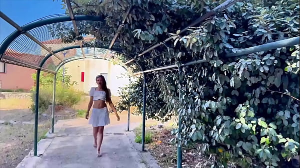 Jeune coquine déjà dévergondée