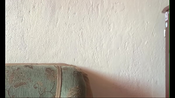 Maluma – posando en mi sillón xd