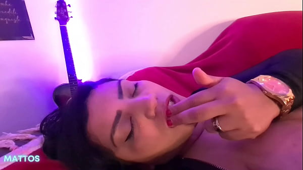 Punheta Guiada com Cuspe: Nicoly Manda Você Gozar Vendo Ela se Lambuzar