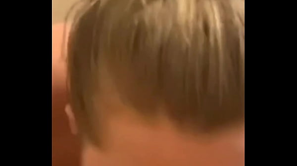 This chunky blonde chick i met on Tinder sucked my cock