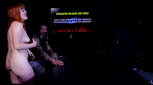 Depois das férias deu crise de ansiedade e por isso entrou no câmera, se assustou com a bunda do homem, e o fetiche de boneca… – Middy (WATCH ON: SHEER/RED)