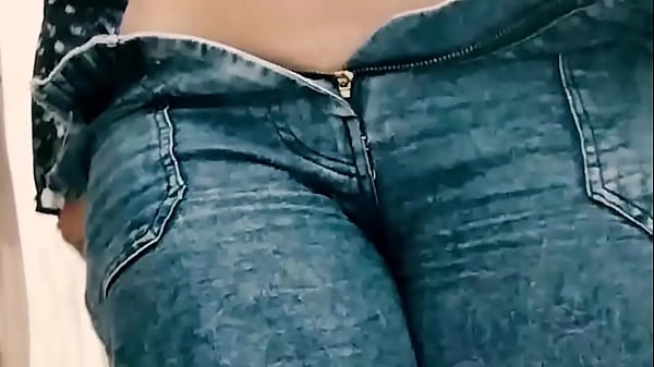 choot ko sahlaya phir boobs bhi dabaya new sexy mms