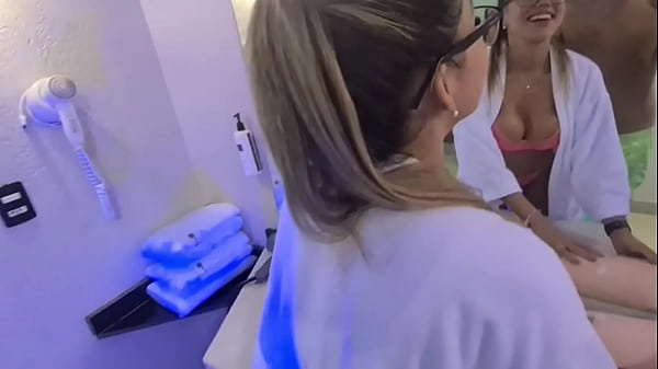 Rangel Carlos gemendo forte enquanto é fodida no banheiro