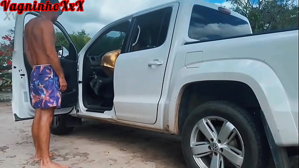 The hot boss was all naughty and gave her ass to the country caretaker in the middle of the farm until she got a nice cumshot on her ass. Vagninho and Vivi Capetinha