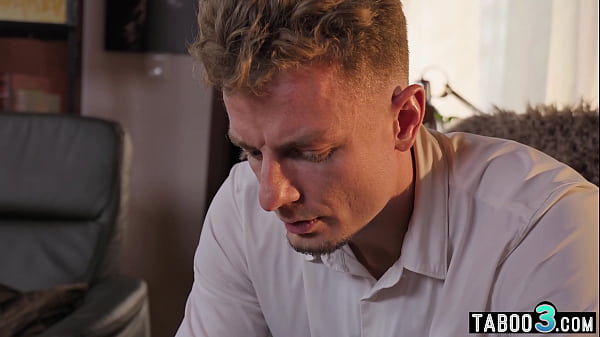 Russian anal lover slut Amalia Davis distracting her workaholic boyfriend