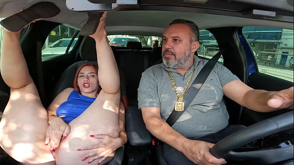 A carioca Isa Fox uma gata maravilhosa exibe sua beleza nas ruas na carona