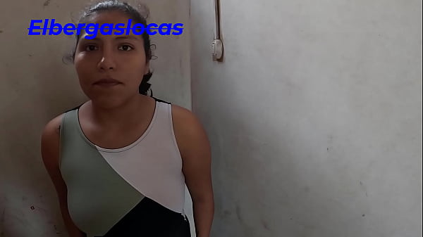 Follamos con mi compañera de trabajo en el cuarto de limpieza de la empresa, ella me dijo que tenia la fantasia de tener sexo dentro de la empresa y pues follamos durisimo dentro de la empresa