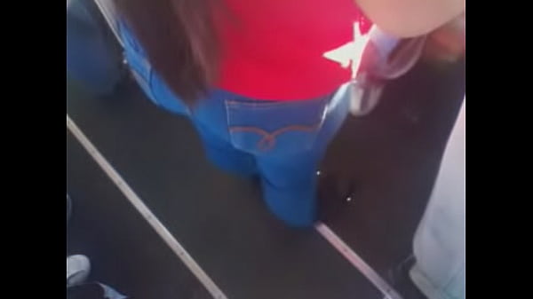 Nalgoncita en camion