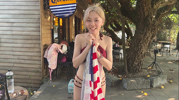 (Watch full video in my membership)Asian girl masturbates and squirts on the beach