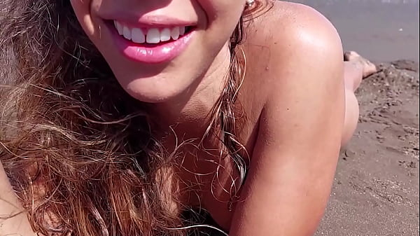 Chica de la playa me quita el condón