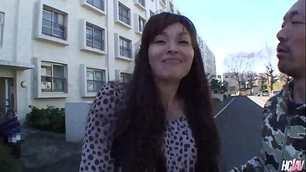 Japanese MILF Hitomi Kanou Finds Herself a Hard Cock to Suck