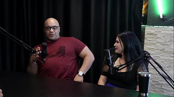 Sabe fazer a mulher gozar, sente tesão com o marido transando com outra, já fizeram muitas menage, e a história mais louca… – Casal Hush (WATCH ON: SHEER/RED)