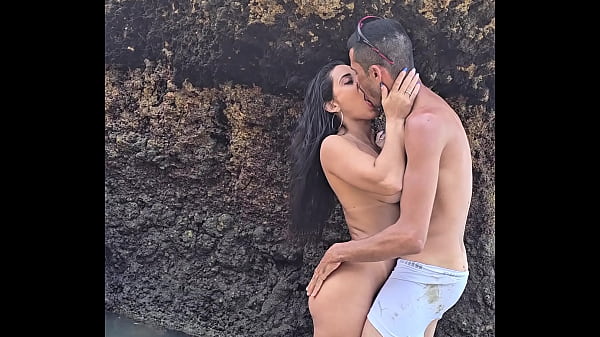 Transei com a gostosa casada na praia