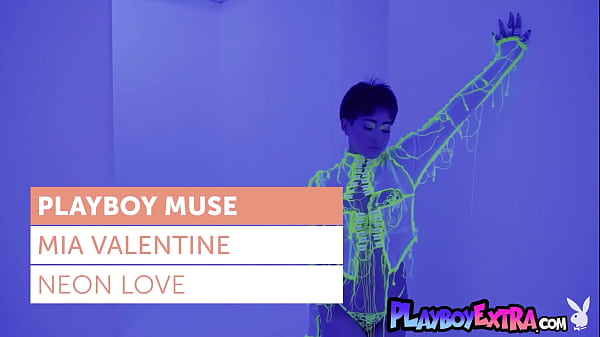 Nude latina teen Mia Valentine shows us one of her favorite new hobby DJing