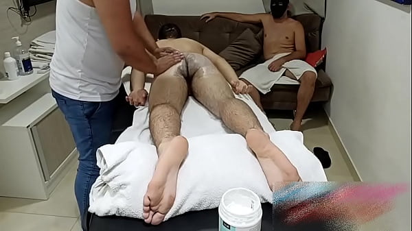 136 – CLIENTE CHEGOU MAIS CEDO E PEDIU PRA ASSISTIR A MASSAGEM QUE ROLAVA