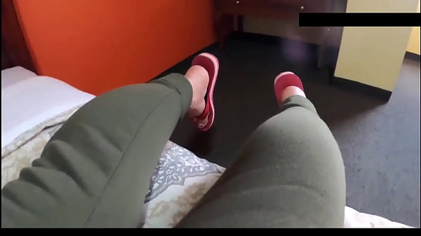 Le digo a mi esposo que me voy a hacer las uñas pero me voy con mi amante de 18 años recién cumplidos