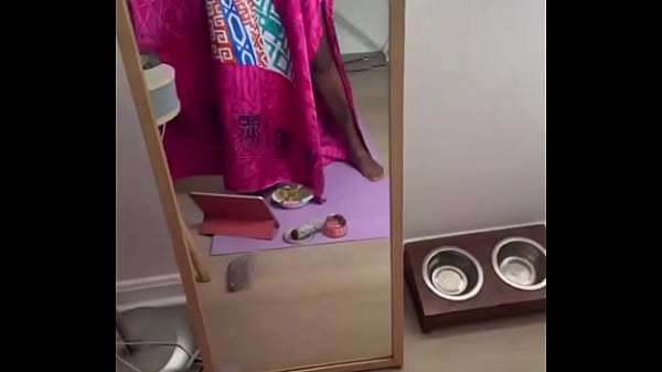 Who wants to control my toy during morning yoga ?️?