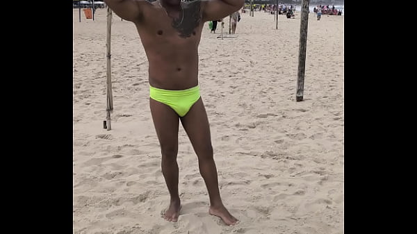 Känd svart man från Copacabana åker till Ukraina för att träffa utländska kvinnor