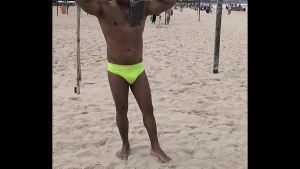 Känd svart man från Copacabana åker till Ukraina för att träffa utländska kvinnor