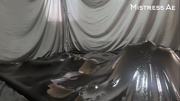 Vacbed Seduction: MistressAe on Top