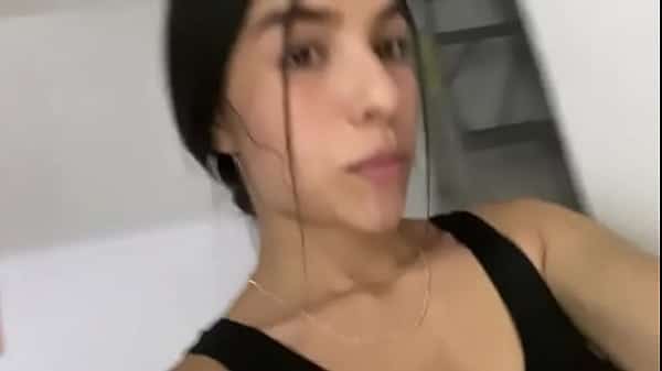 Novinha casada mandou vídeo da xoxota enquanto estava no banheiro da academia