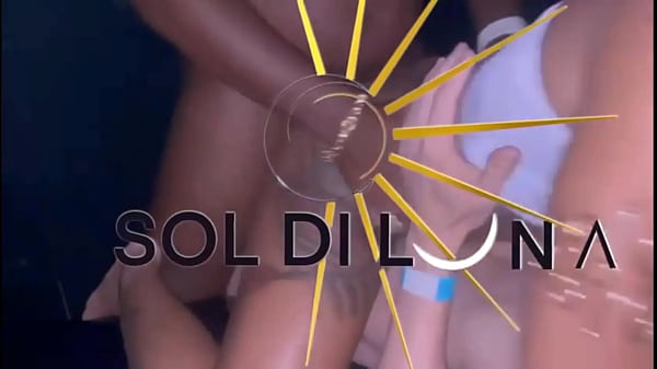 MINHA ESPOSA DANDO NA MINHA FRENTE NO CAMPO DE FUTEBOL EU GRAVANDO TUDO