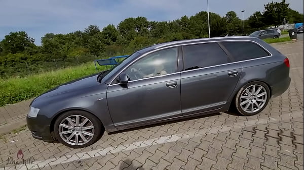 WICHSEN WÄHREND DER FAHRT?! PERVERSER ANHALTER SPRITZT DREIST IM AUTO AB!
