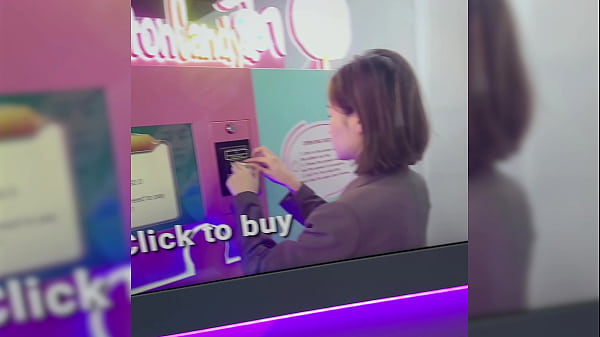 Insta Models Yhivi & Ravyn Alexa Turn Shoot Into Threesome