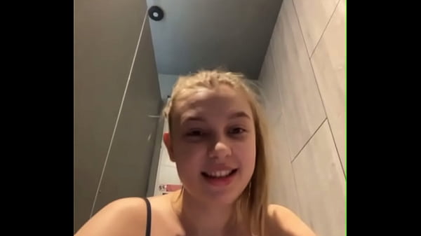 Crazy squirting and fucking in the gym