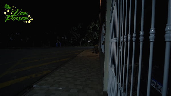 Duas vadias fetichistas punem o gringo infiel