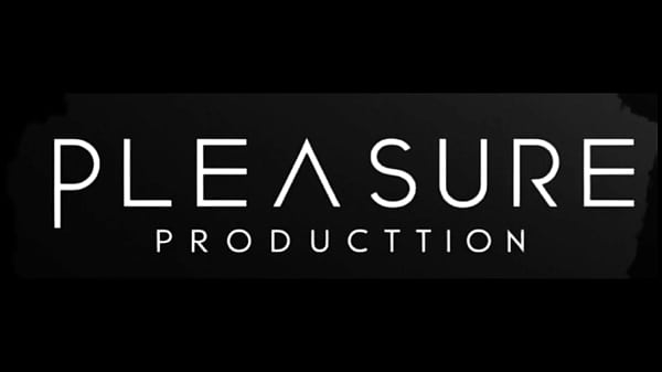 Empresário não perde a chance de comer a secretsria