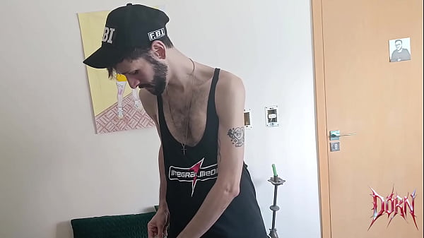 Vi o magrinho treinando no parque e paguei pra ele fuder meu cuzinho (COMPLETO NO RED)