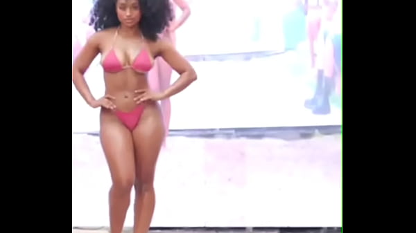 Negra Gostosa de Biquíni