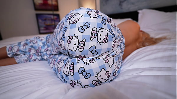 Step Mom Wakes up to Hard Cock of Step Son He helps MILF to cum quick Carry Light