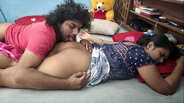 Malayali Couple Romantic Home Sex Video | Traditional Nightwear Nighty Scene